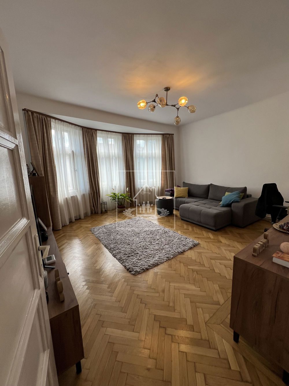 Apartament 2 camere utilat si mobilat in zona Str. Contitutiei / 9 Mai