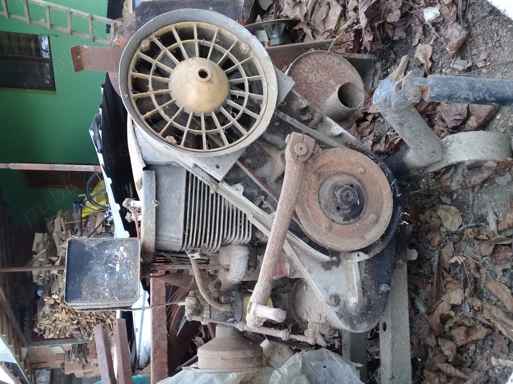 Vând motor pe benzină cu pornire la pedală de 30cp.in doi cilindri cu răcire pe aer.