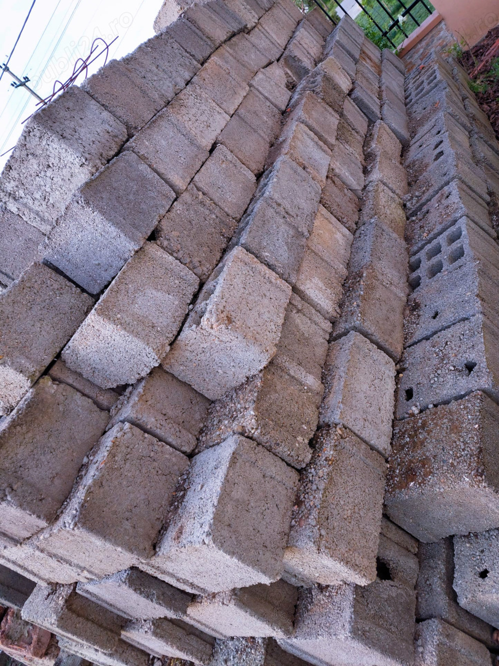 Vind boltari 3,5lei bucata!