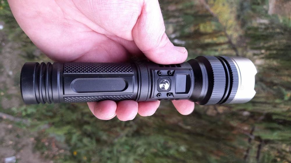 Lanterne led de mare putere acumulator litiu afisaj telezoom raza 400 metri , noi la cutie