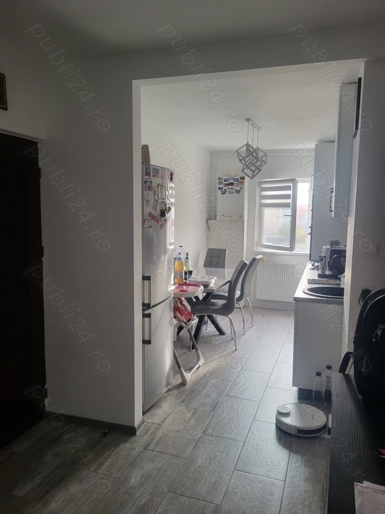 Vând apartament decomandat 3 camere în Sibiu