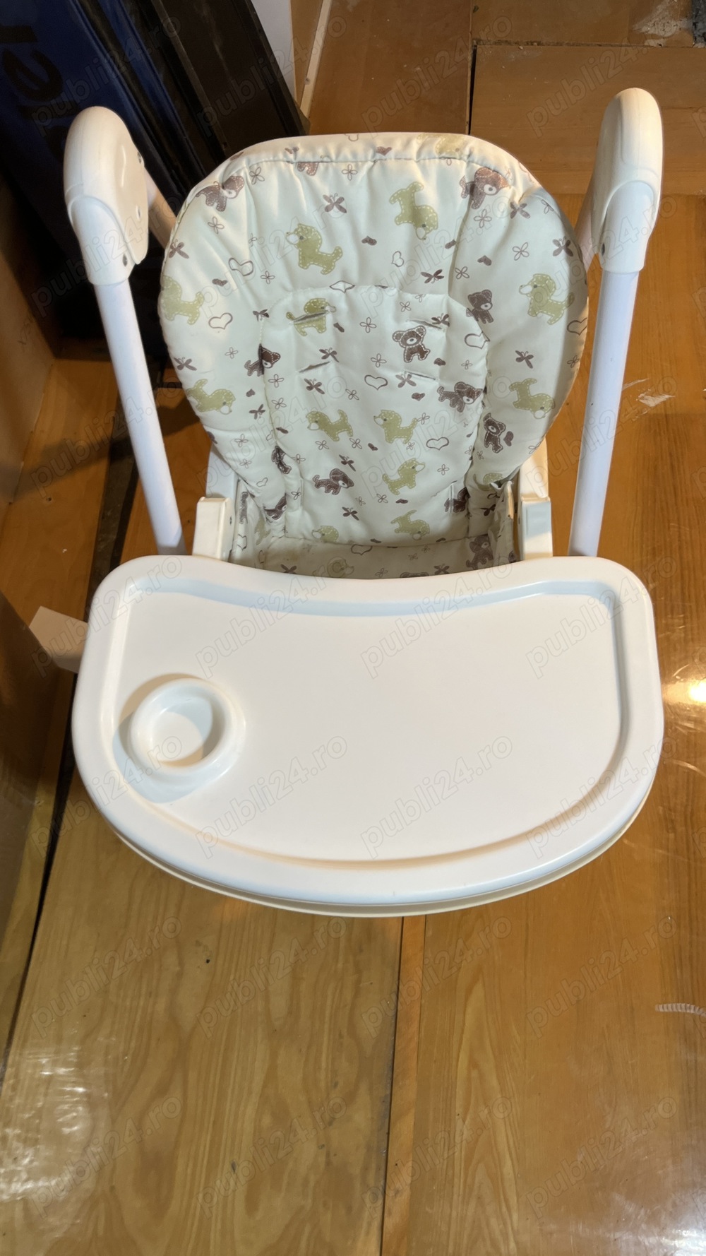 Scaun de masa bebelusi