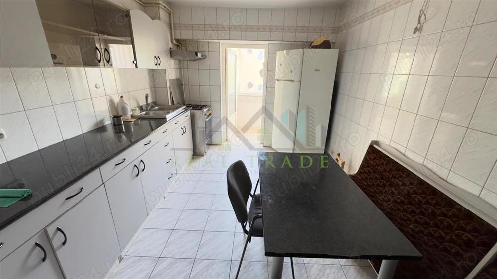 Apartament 3 camere decomandat etaj intermediar intrare Racadau