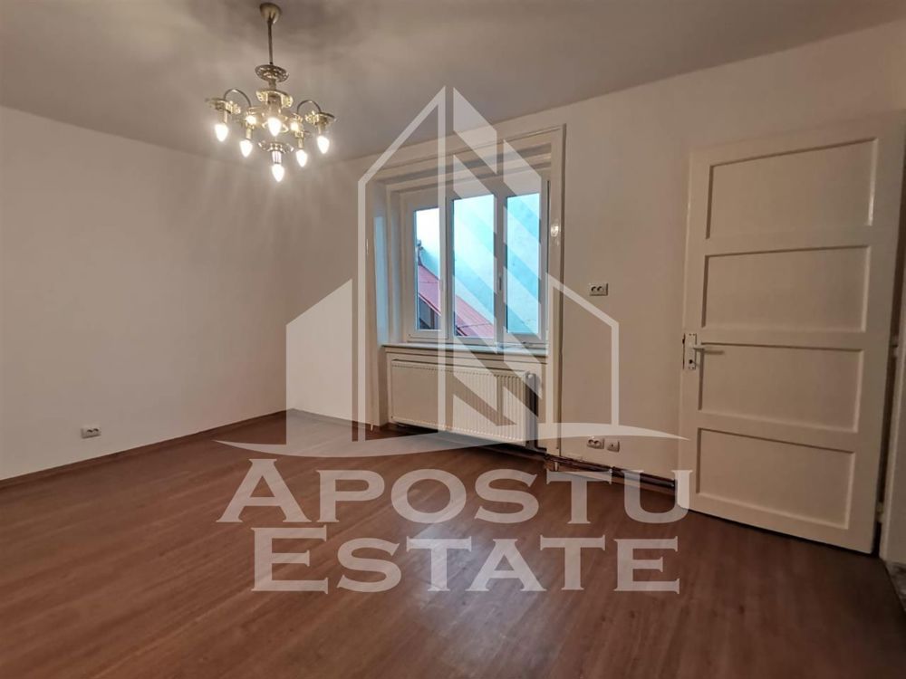 Apartament 2 camere, etaj intermediar, centrala proprie Piata Traian