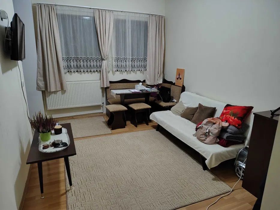 Central - Vanzare casa formata din 2 apartamente - Str. Revolutiei