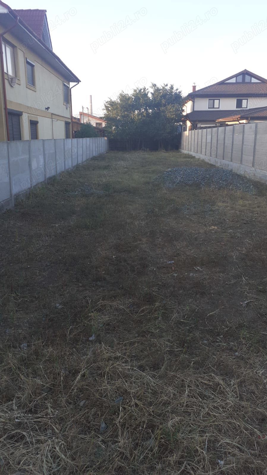 Teren vanzare Veterani ,deschidere 8.5 m ,constructii existente in stanga si dreapta terenului 