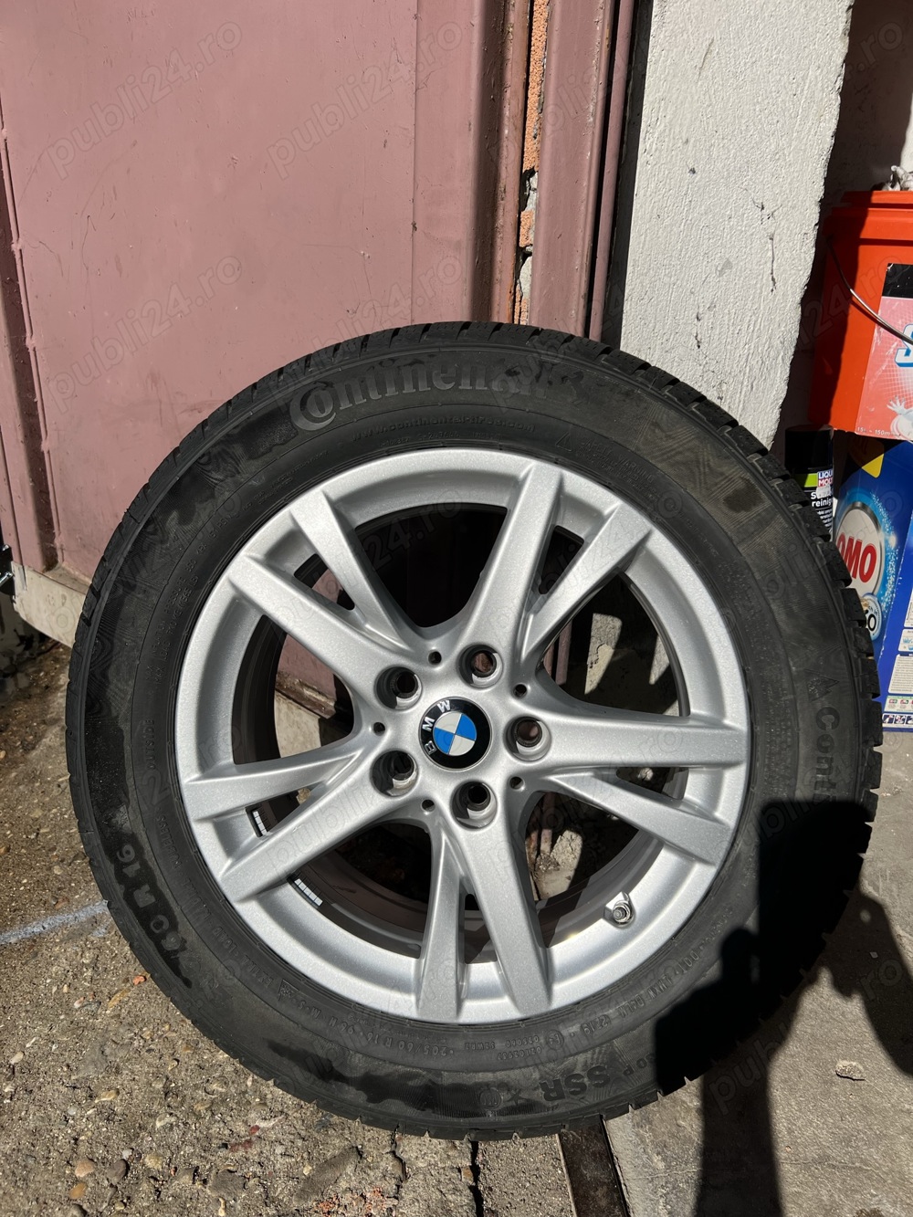 Vând roți complete iarna M+S Continental runflat BMW originale.