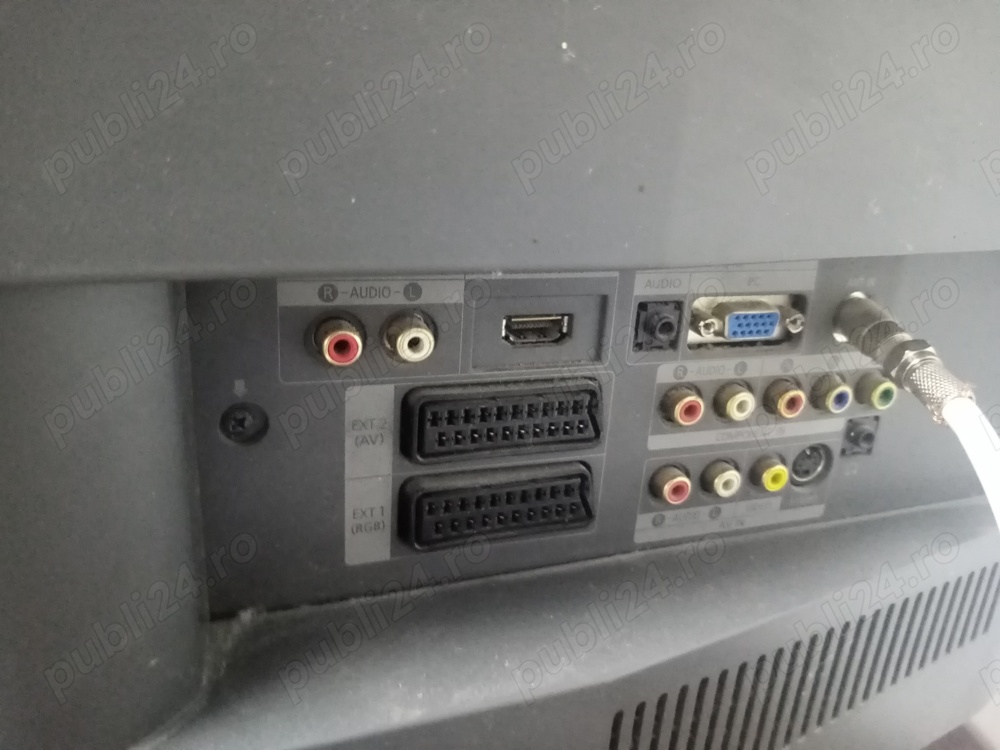 Televizor LCD Samsung, diagonală 80 centimetri