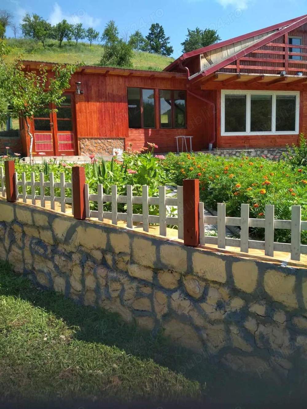 Vând casa cu cabana si 10 hectare de teren lângă Dunăre 