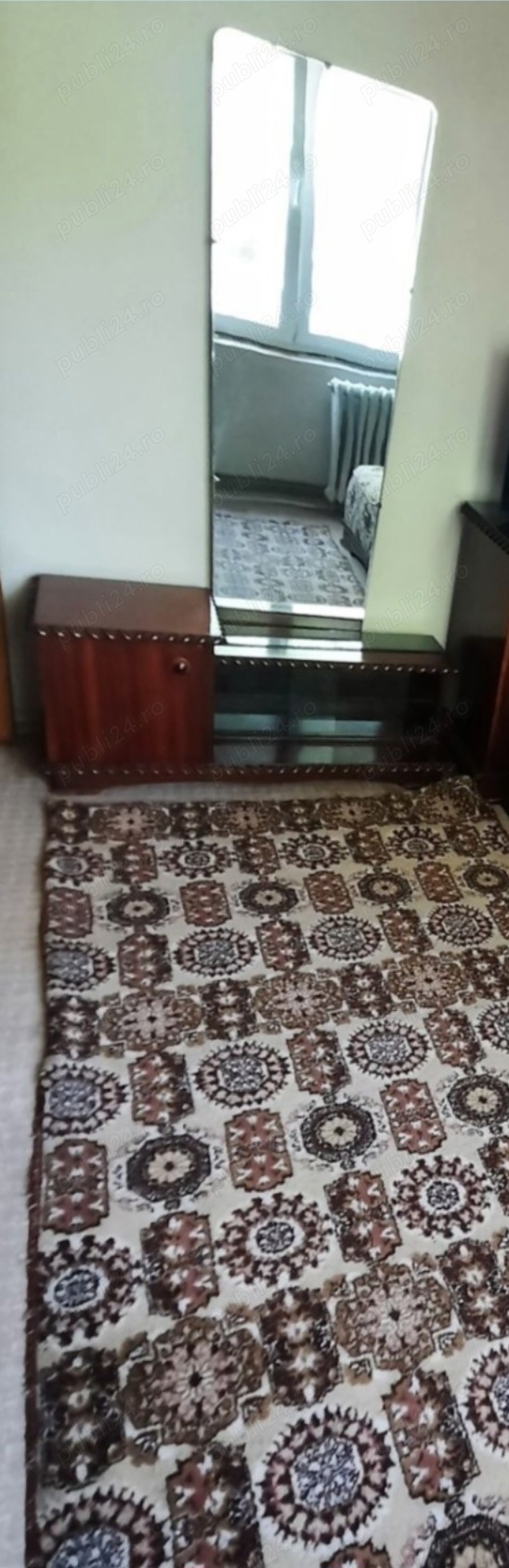 Oglindă cu noptieră + altele, vezi descrierea 