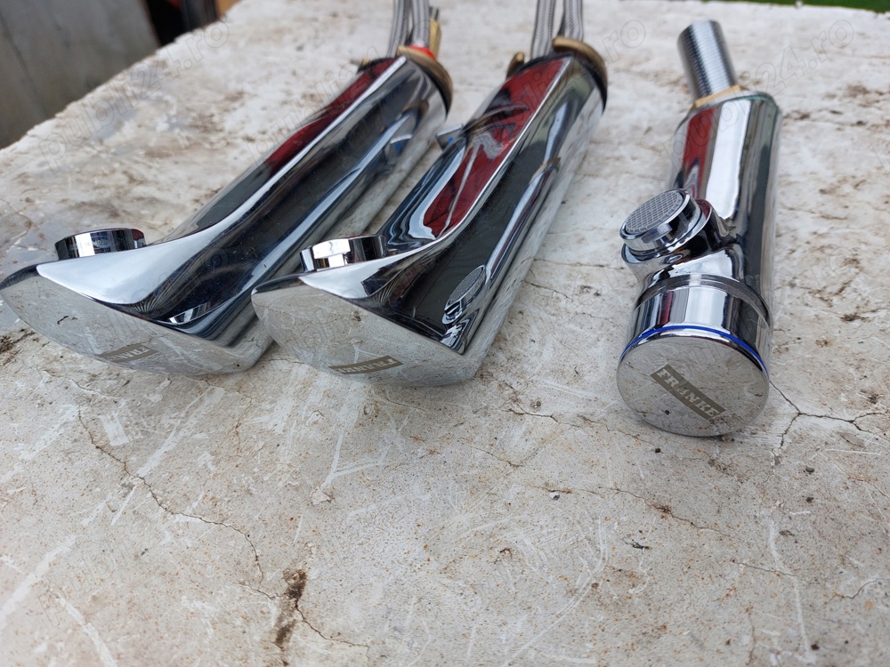 vând robineți de apa calda și rece 