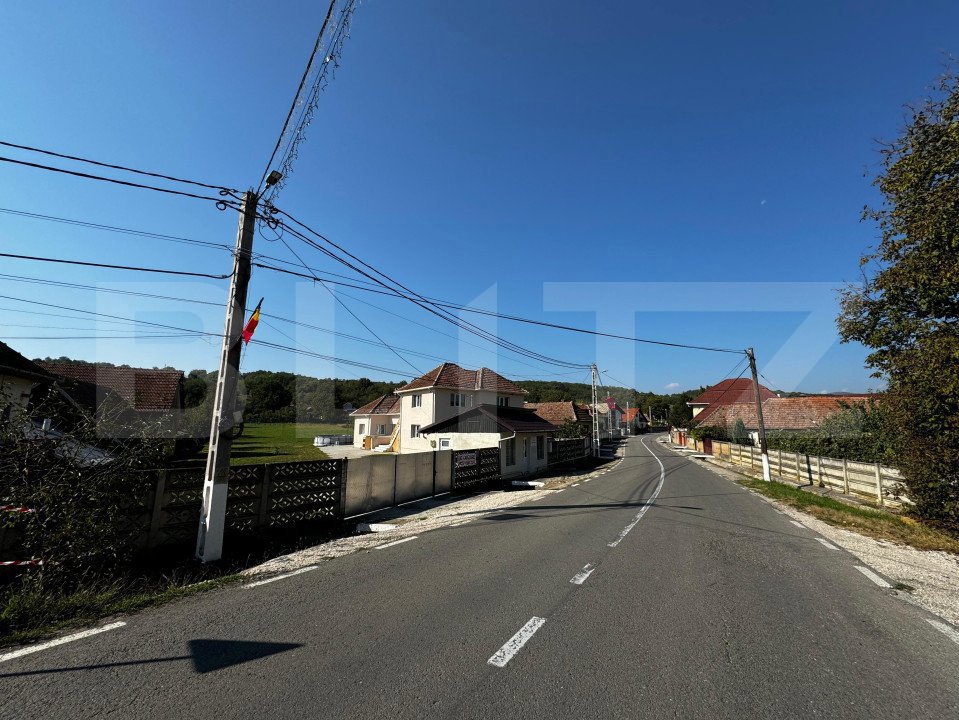 Casă cu 5 camere și spațiu comercial, teren 4079mp, zona Stremț - Teius