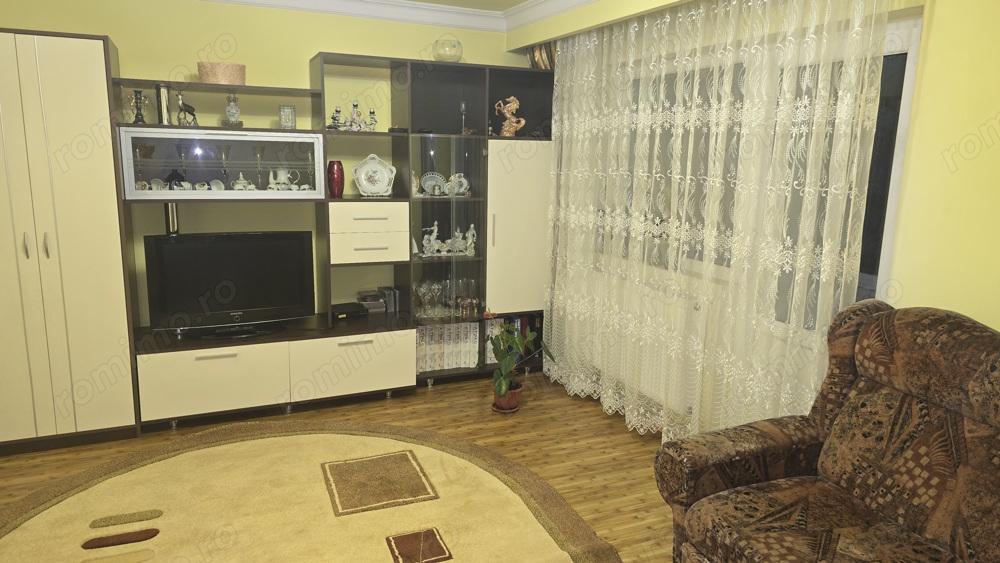 Vand apartament 3 camere dec. in Deva, Saturn, etaj 3, bloc de 4 etaje, 2 bai, 3 balcoane, mobilat