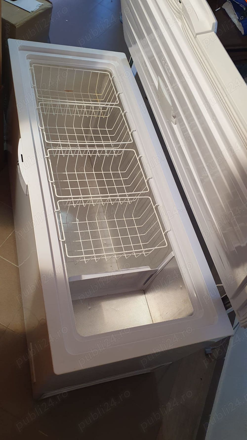 Vand lada frigorifica Beko HS23753 ClasaA++, 350Lit.,  perete triplu, noua, cea mai economica lada.