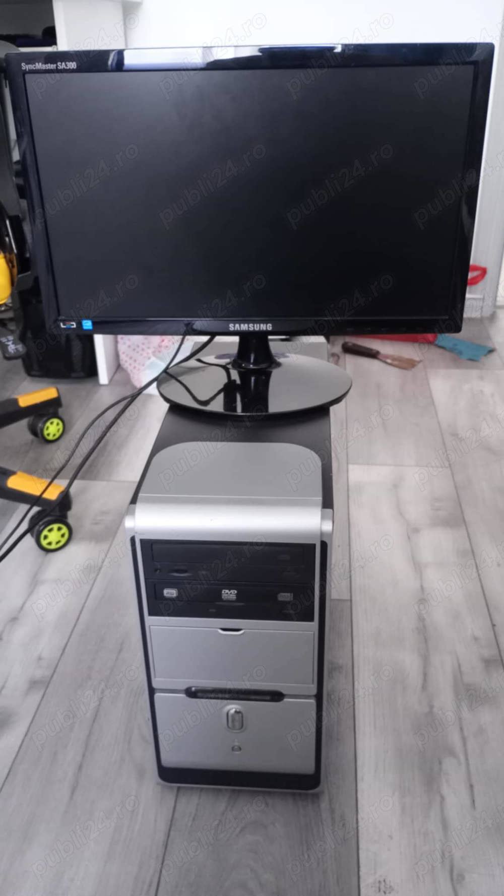 vand sistem 4 gb ram+monitor+tasatatura+mouse