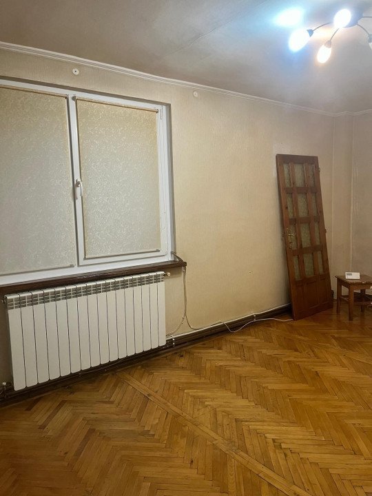 Apartament  Central ,3 camere, 72mp ,etaj  intermediar, zona SIRET