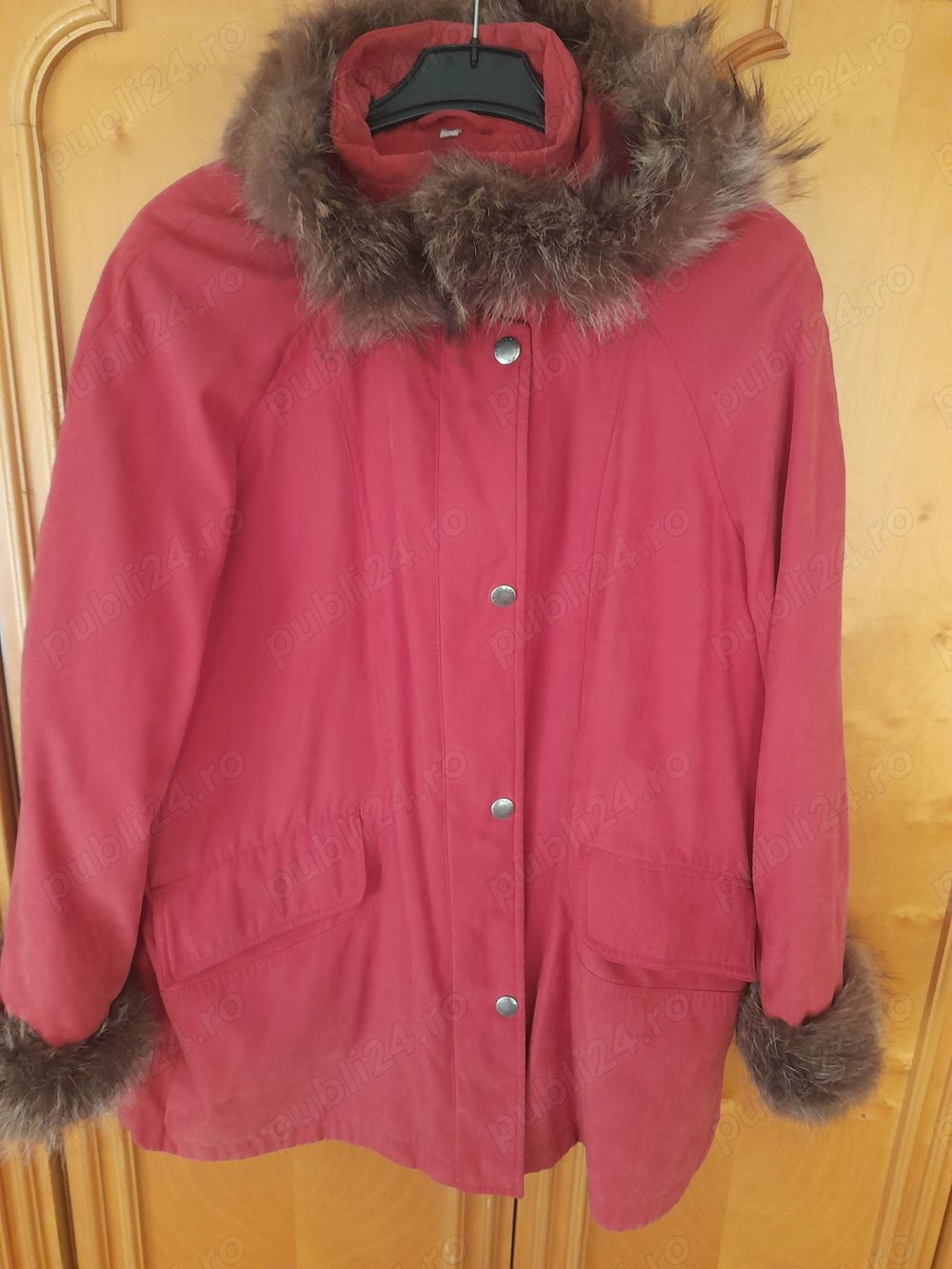 scurta matlasata cu garnitura de blanita naturala 