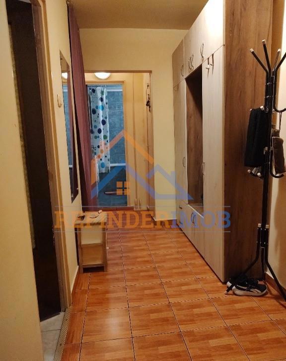 Vanzare apartament 2 camere zona Margeanului