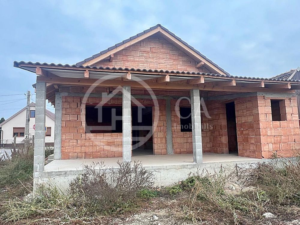 Teren si casa la rosu de vanzare in Biharia, Bihor