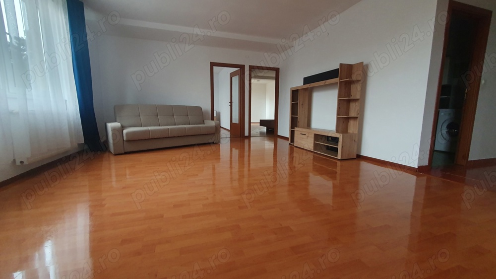 Apartament cu trei camere de inchiriat