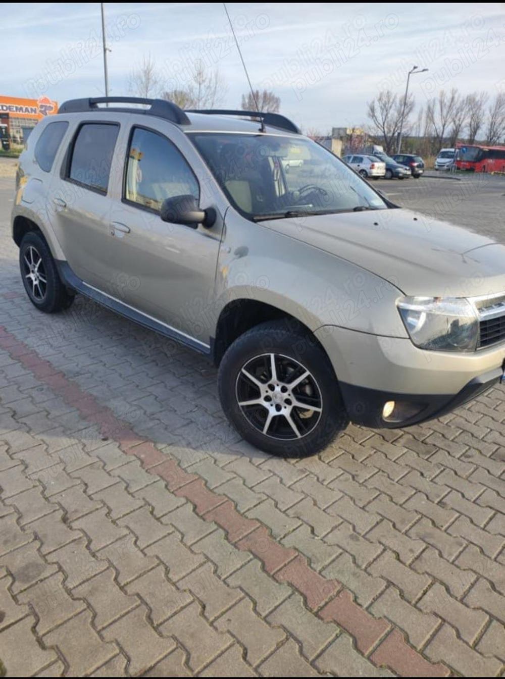 Vând Suv Dacia Duster an 2013 ,1.6 ,16 cu gpl întreținut