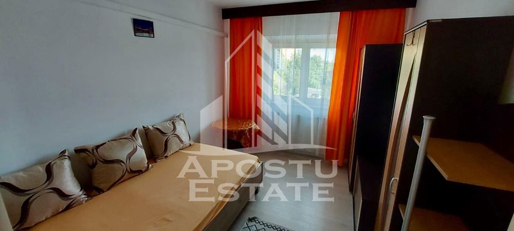 Apartament 3 camere, decomandat, zona Complexul Studentesc