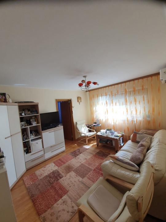 Km 4-5 - Apartament semidecomandat cu 2 camere.