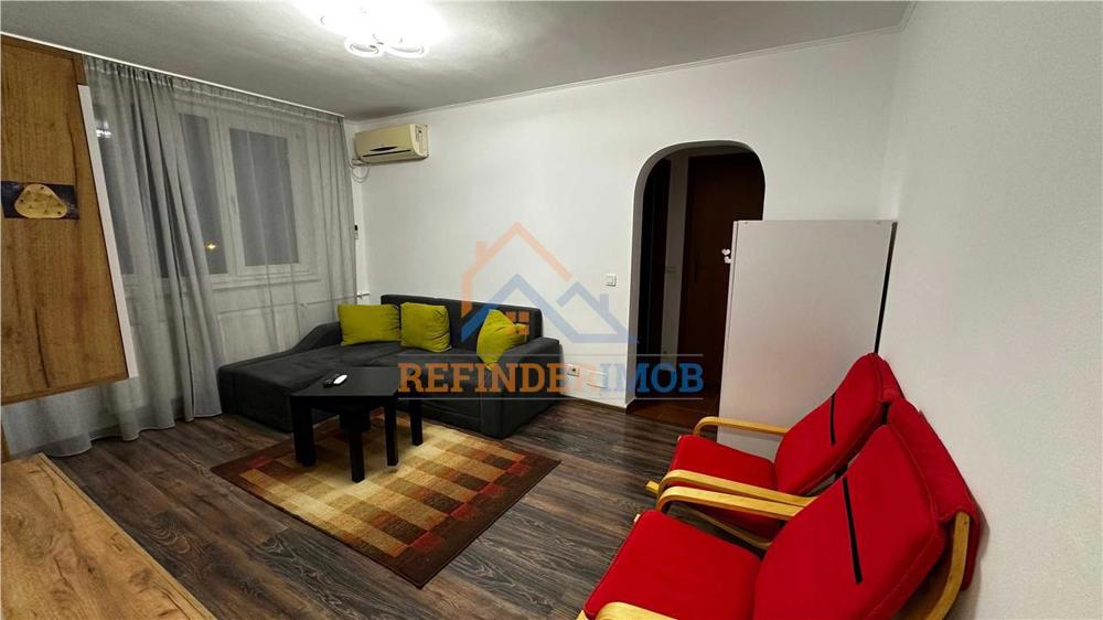 Vanzare Apartament cu 3 camere, zona Drumul Taberei, Raul Doamnei