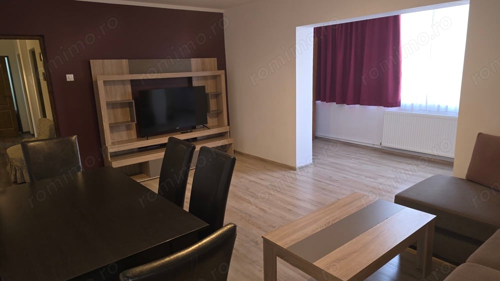 Vand apartament de 3 camere decomandat, in Deva, Imp. Traian, et. 1, bloc de 3 etaje de caramida,