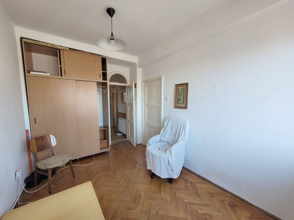 De vânzare apartament cu 2 camere, pe strada Horea