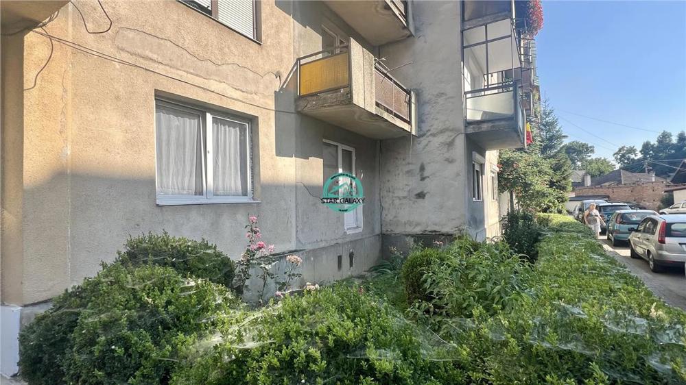 Vand apartament cu 3 camere, decomandat, in Reghin