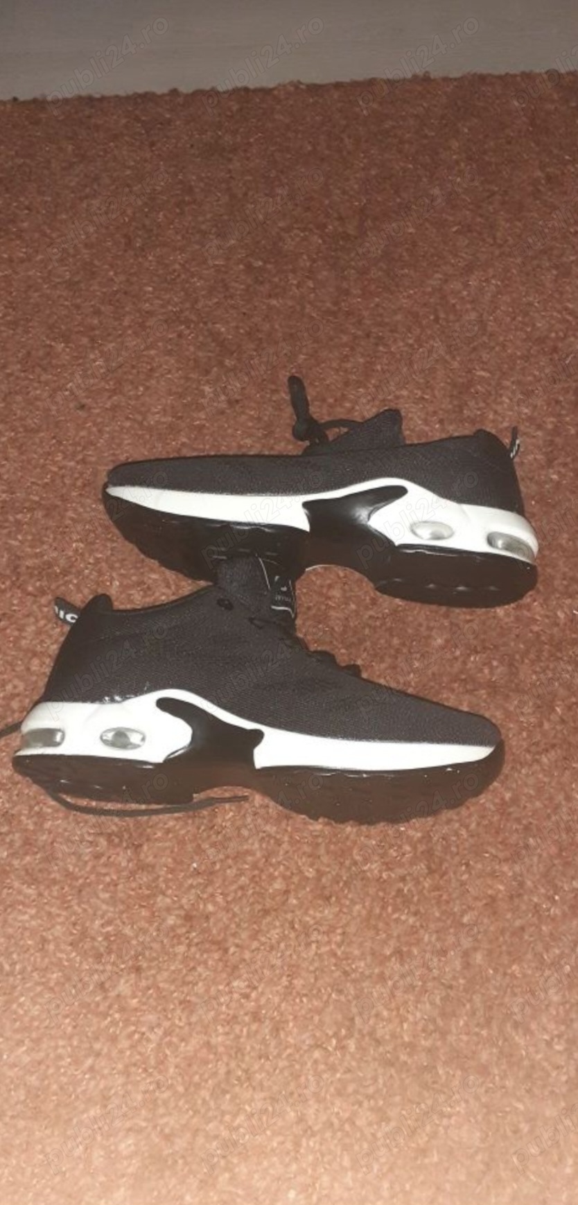 Pantofi sport nr 36.