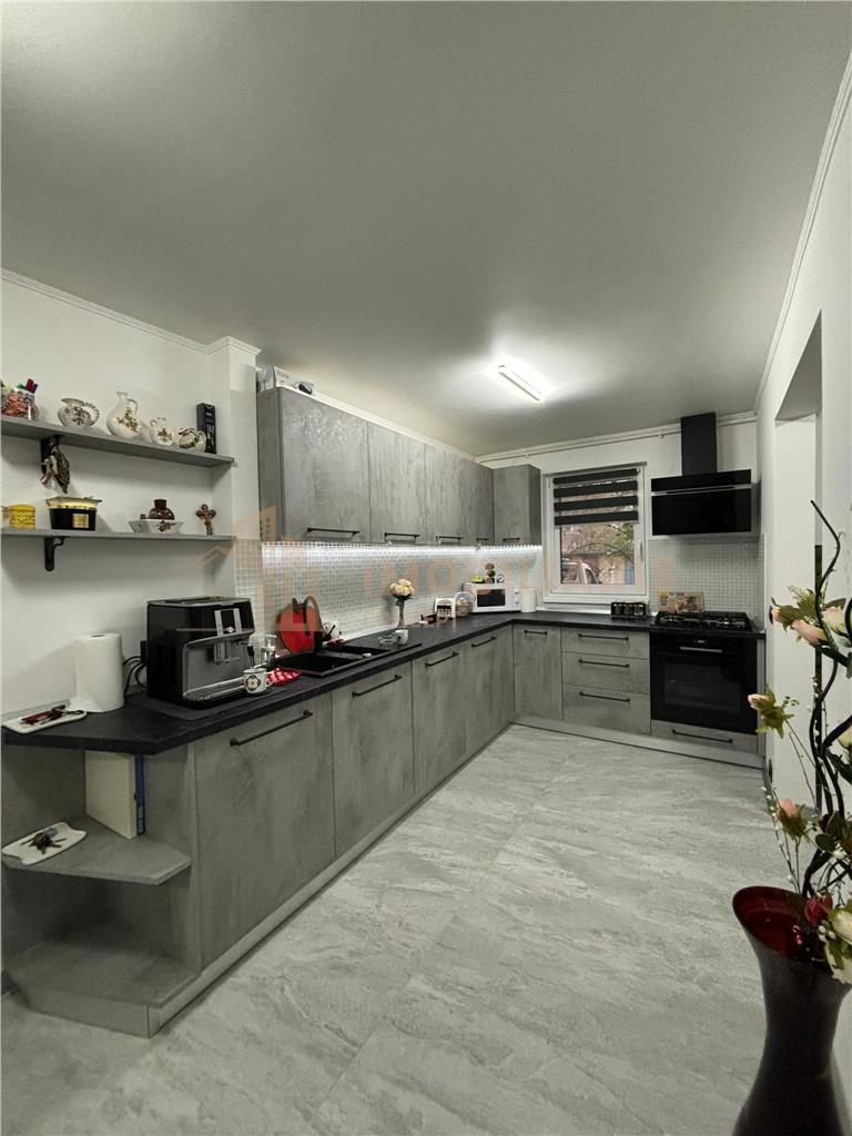 Apartament 3 camere ,parter