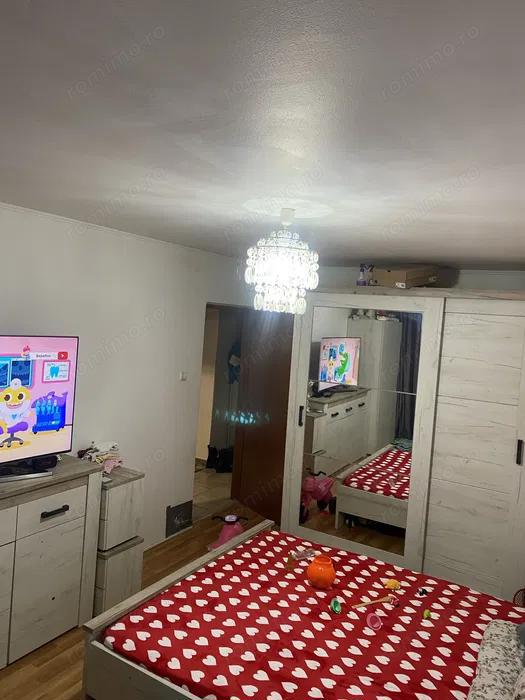 Apartament cu 3 camere în Calea Girocului decomandat