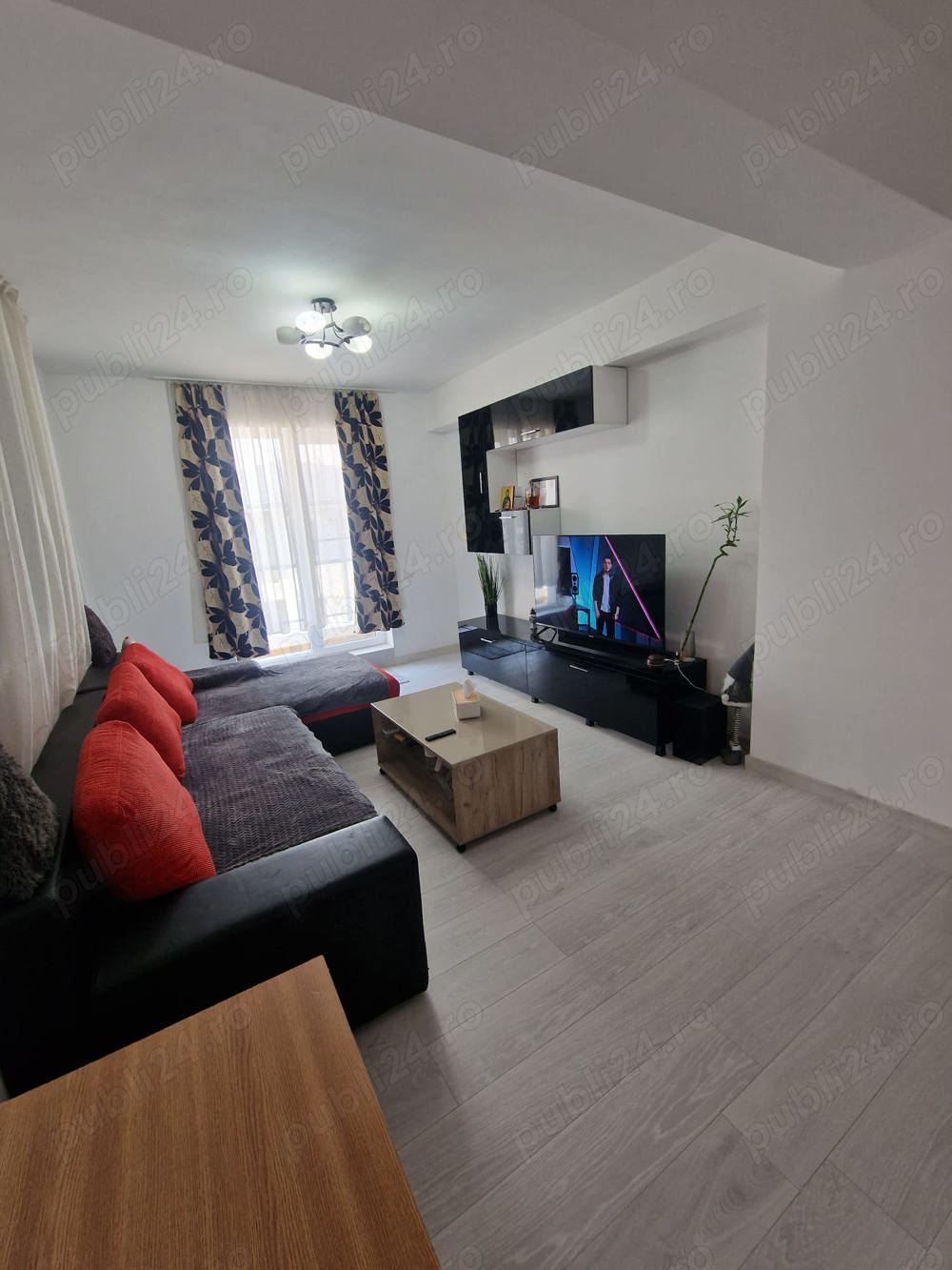 Apartament de vânzare cu 3 camere!