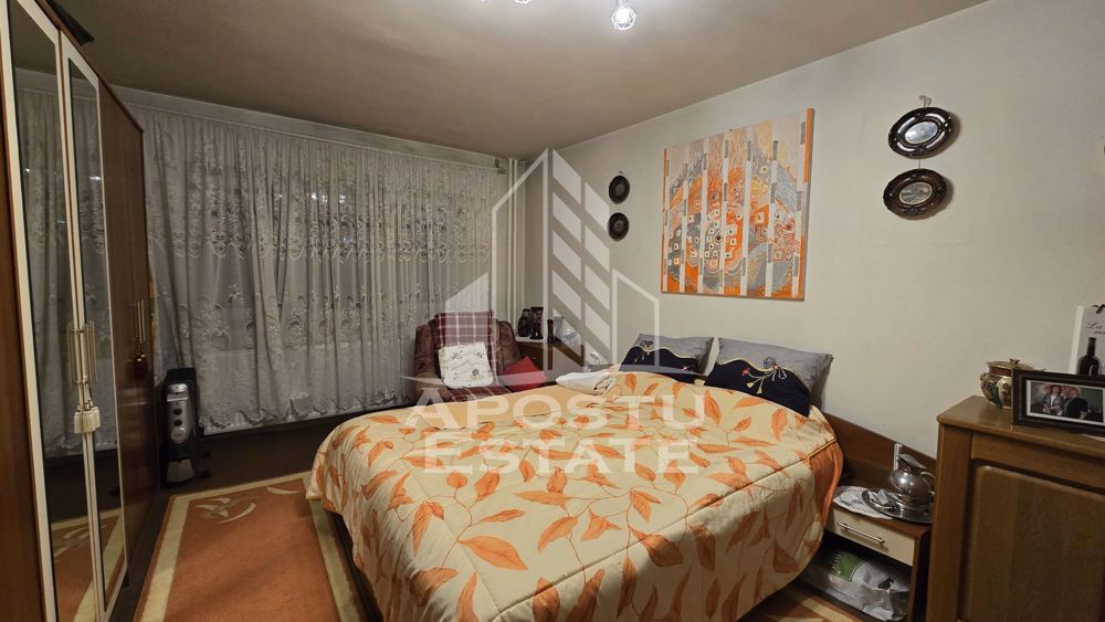 Apartament cu 3 camere si 2 bai, zona Aradului