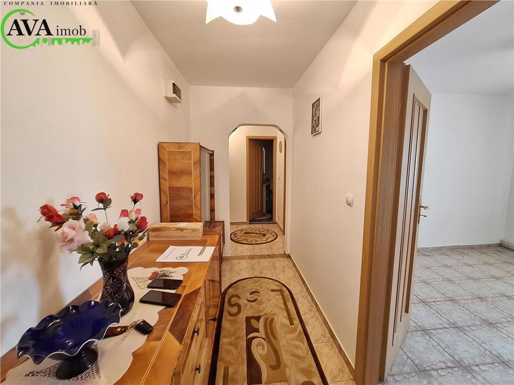 Apartament 2 camere decomandat ,nemobilata, zona Mioritei