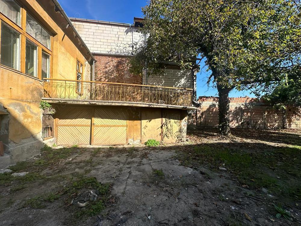 De vanzare casa nemteasca, demisol+parter, zona Balcescu