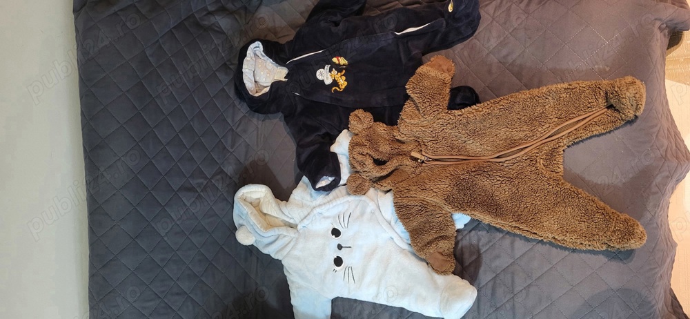 Vand trei salopete groase pentru bebelusi