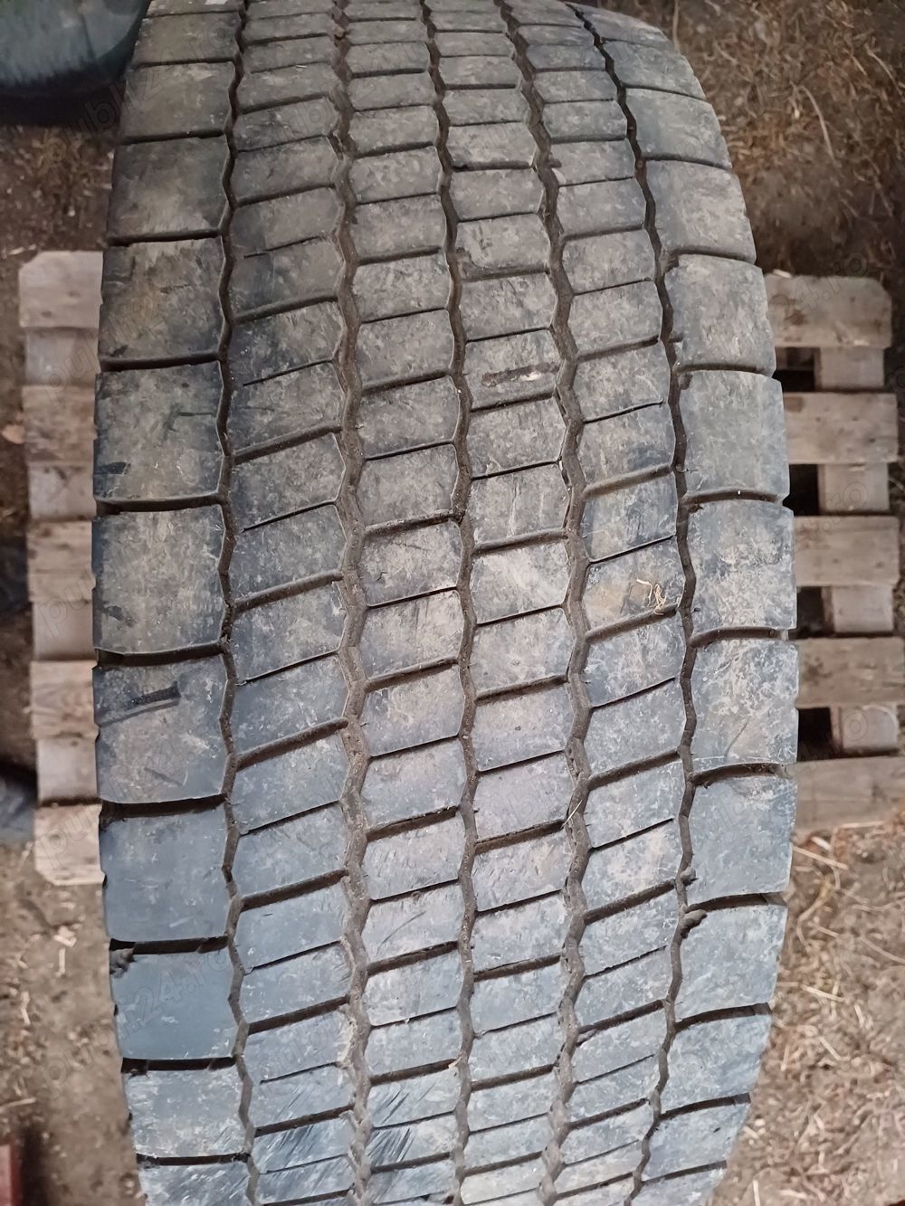 Anvelopa 295.60.22,5 tracțiune.