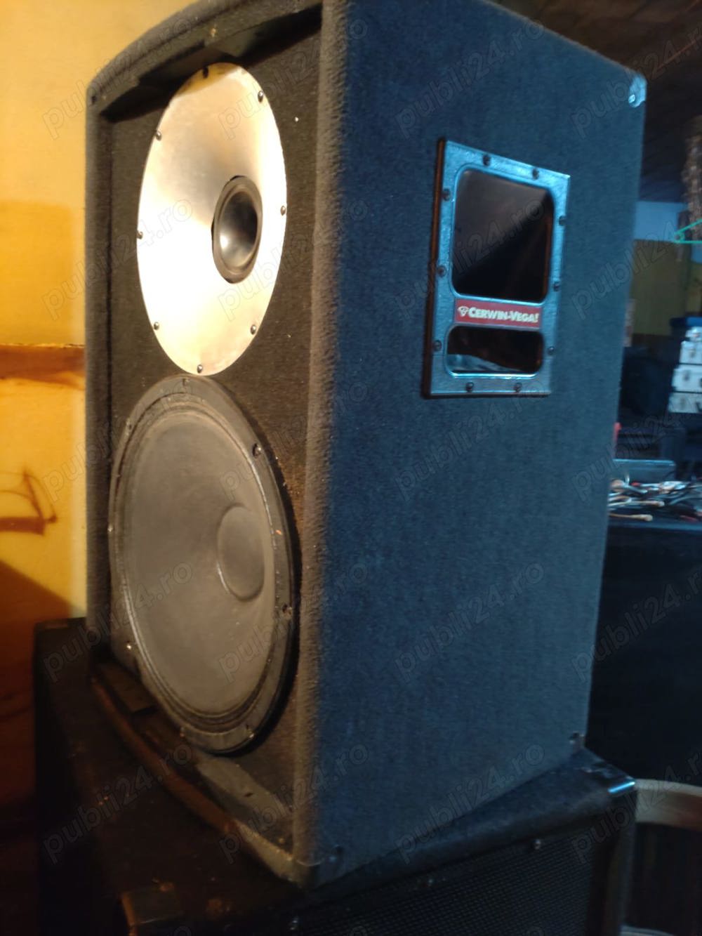 Boxe satelit  CerwinVega! V-152 cu dif. RCF