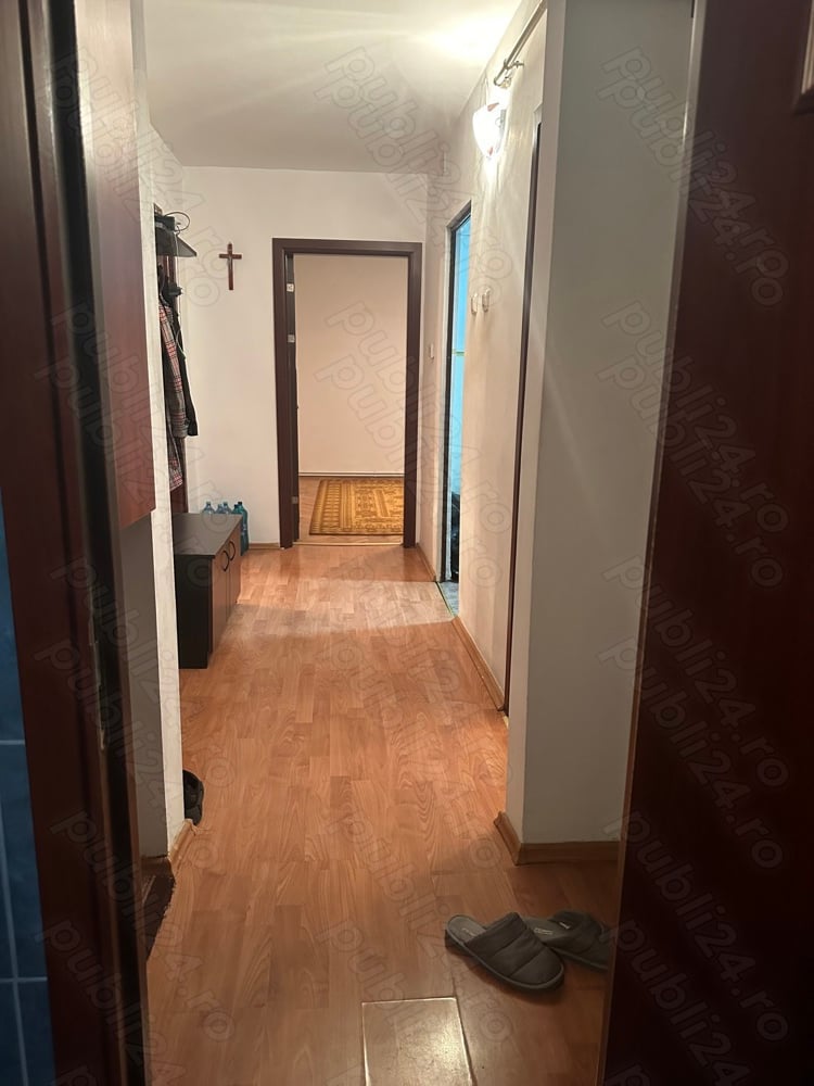 Apartament cu 3 camere în Calea Girocului decomandat langa Lidl