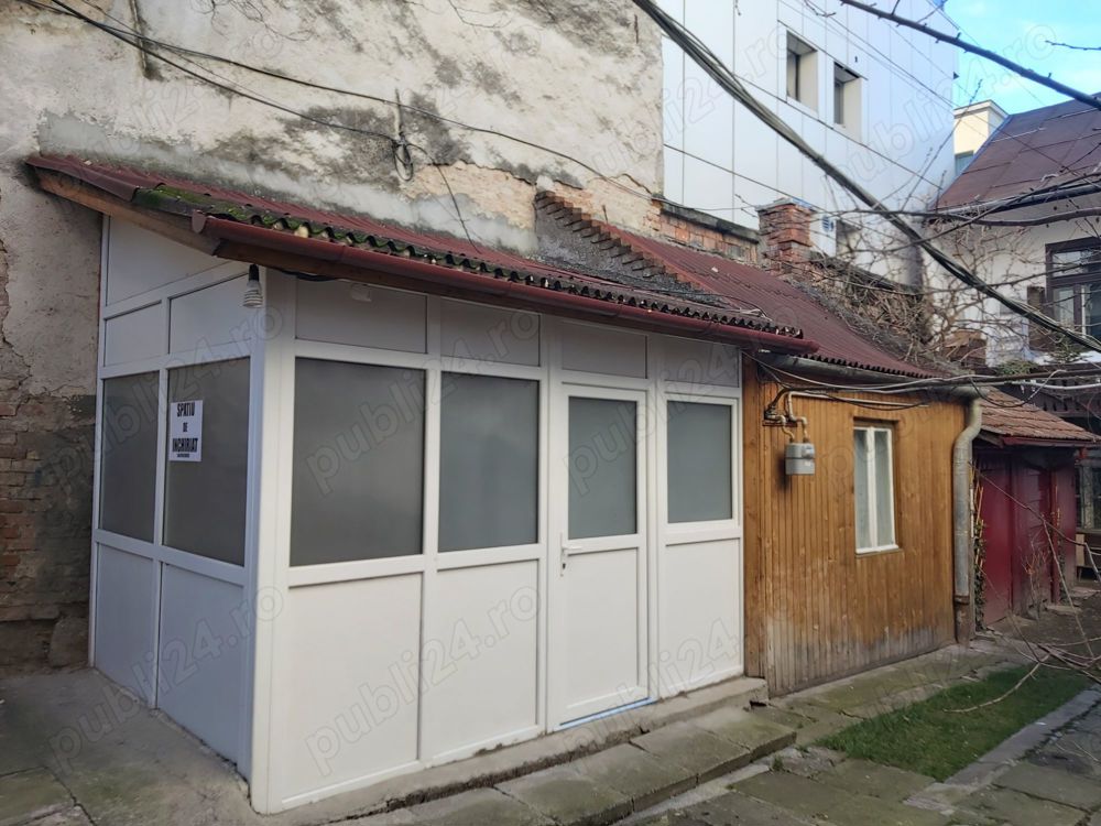 Inchiriez spatiu comercial  in Cluj Central pe Motilor in curte 260 euro