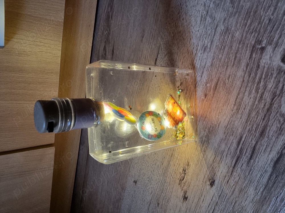 Sticluta de decor cu ghirlanda