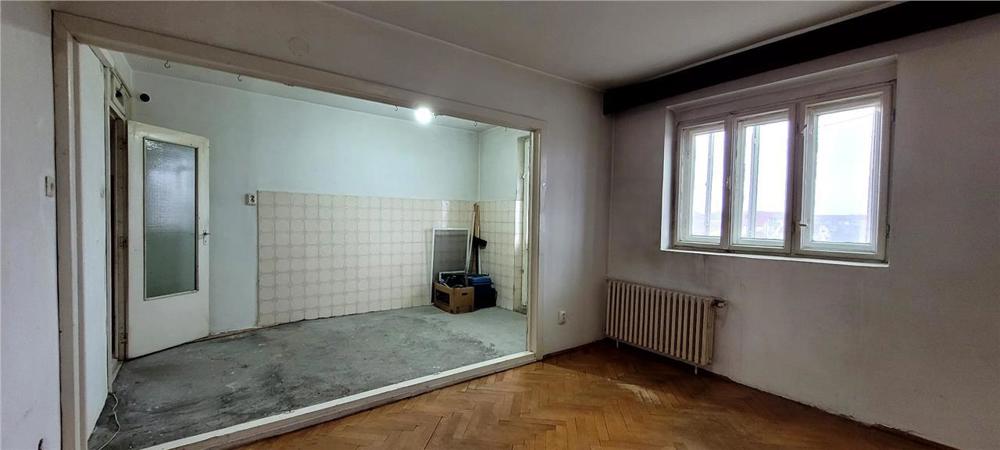 Apartament aparte cu 2 camere+mansarda, de renovat, Oradea, Cartier Iosia