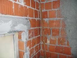 Zidărie, tencuieli manuale, clasice.