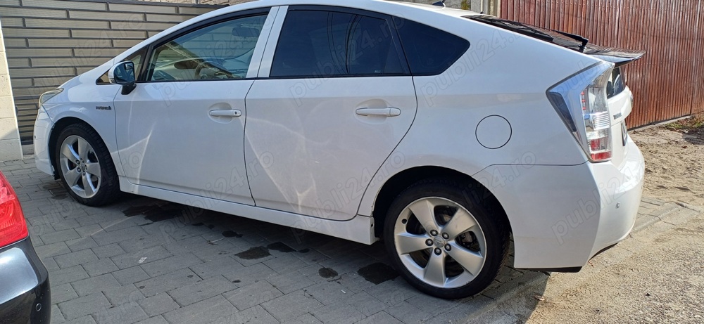 vand Toyota Prius 2011 cu gpl