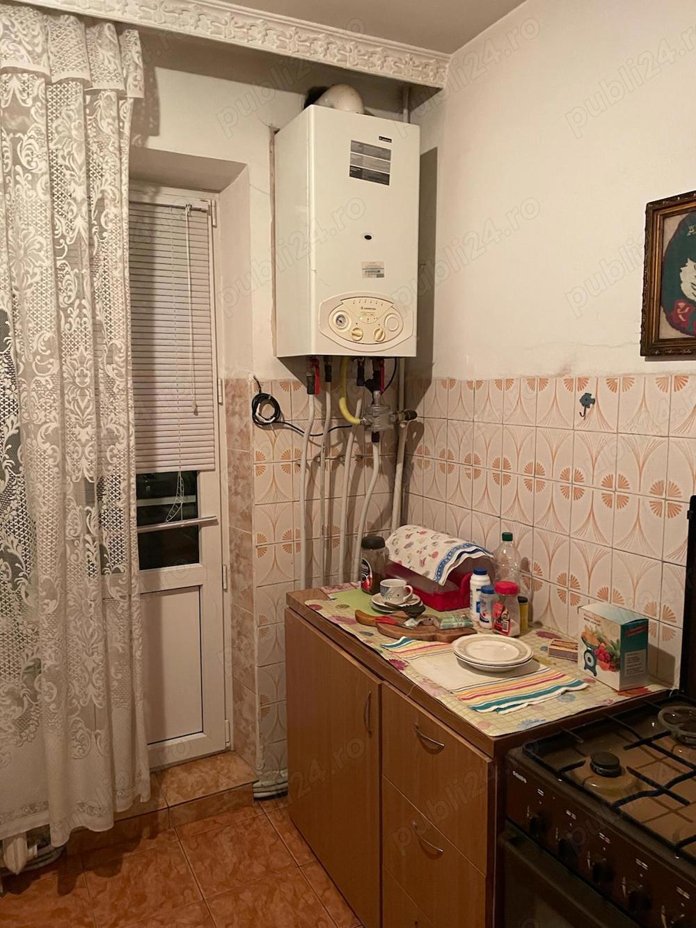 vand apartament 3 camere berceni