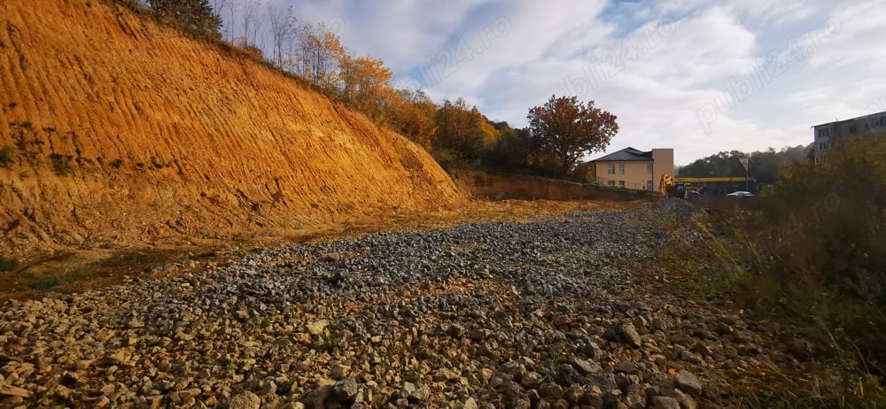 Teren intravilan 2 nivele PUZ spatii comerciale si locativ 1500 respectiv 2000 mp