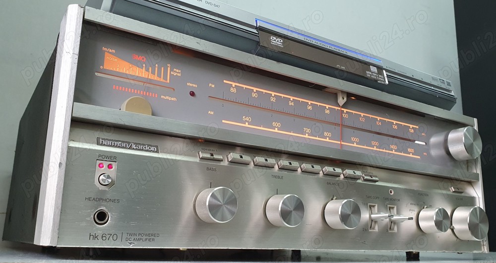 HK670 a fost modelul Harman   Kardon varf de gama din 1979 până în 1981 și a fost ultimul cu un tune